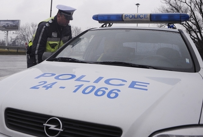 Полицаи на районното в Козлодуй са спипали пиян шофьор зад