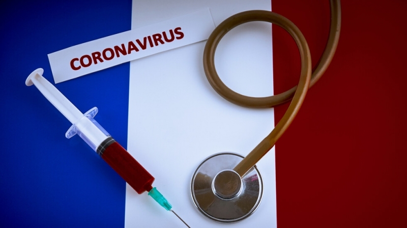 Лекар в болница в която са настанени болни от коронавирус