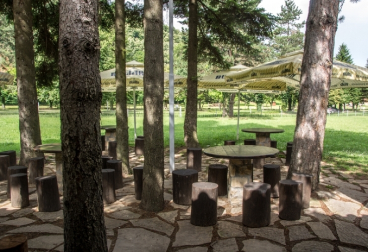 Всяка маса в заведението означава пари а клиентите са ходещи