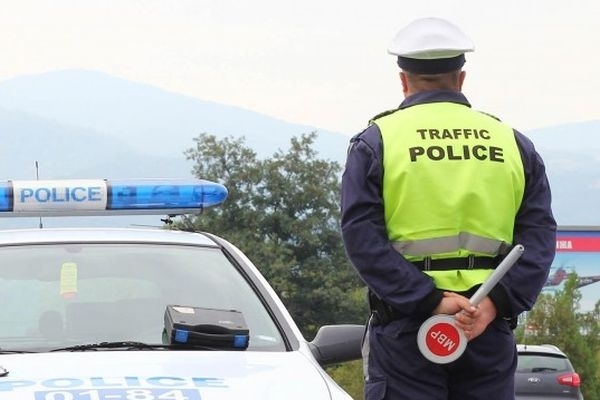Десетки актове за нарушения са съставили служители на „Пътен контрол“