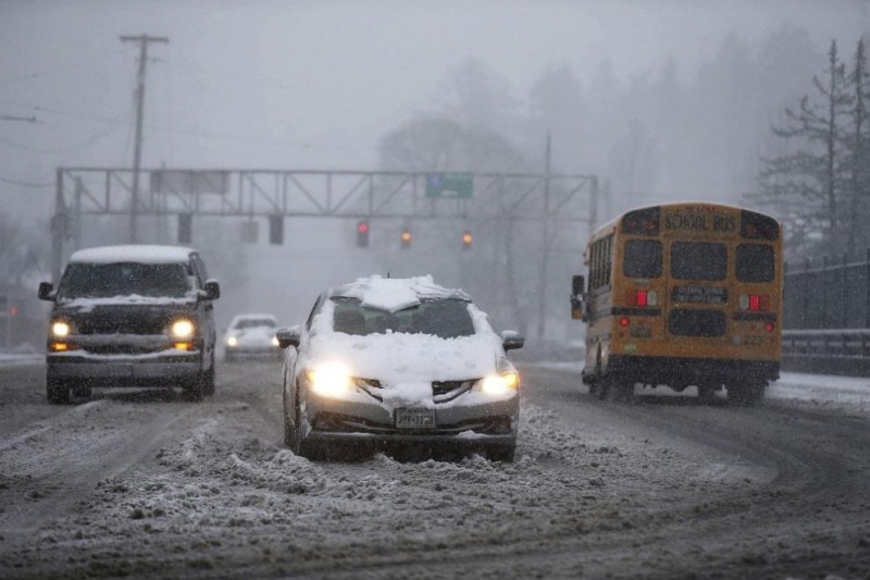Силна снежна буря причини днес спиране на електричеството в Калифорния