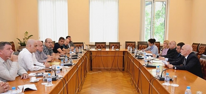 Представители на таксиметровия бранш обещаха по чисти коли и по добри услуги