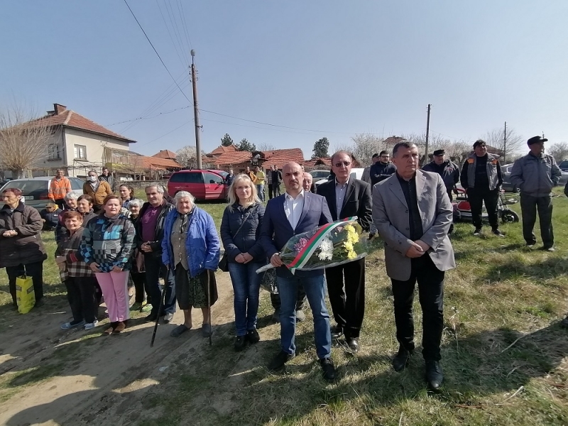Изпълнено: Красимир Богданов откри паметник на Рогозенското съкровище /снимки/