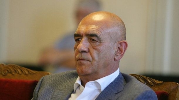 Проблемът в Националната здравноосигурителна каса НЗОК идва от едни хорица