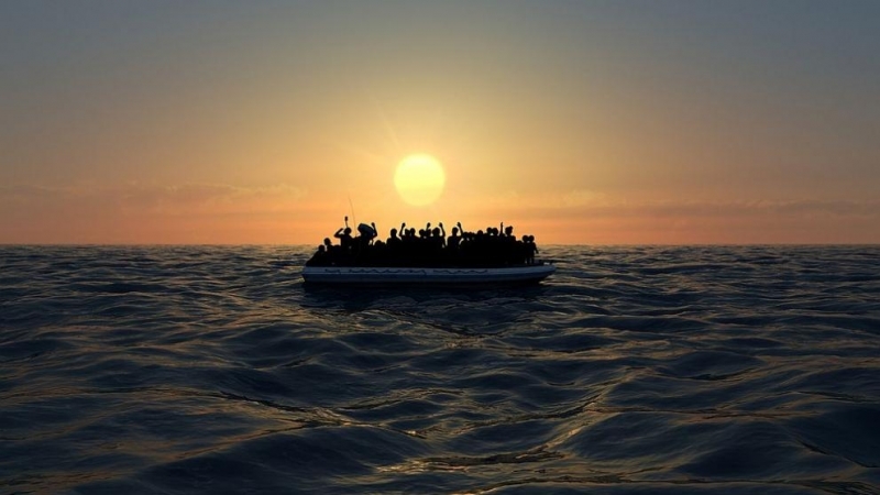 Най малко 11 мигранти от Африка загинаха при потъването на корабчето
