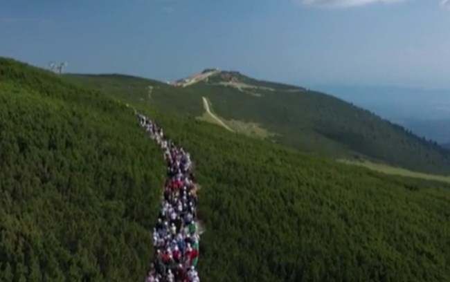 1500 души покориха Мусала с мен а държавата иска да