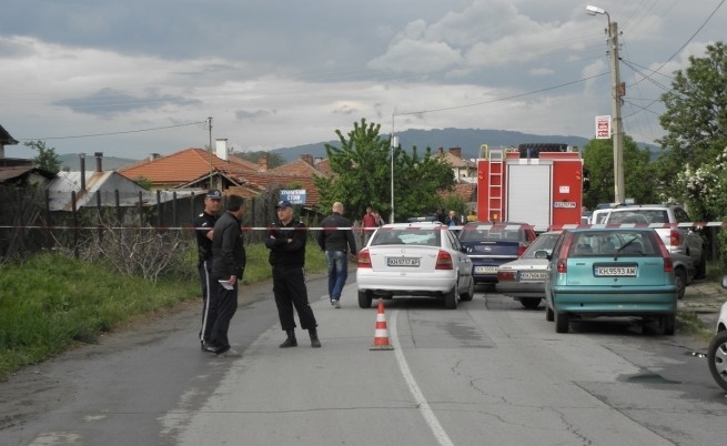 Пиян шофьор с бус се заби в камион ЗИЛ на