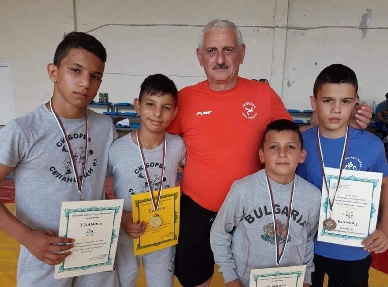 Борците от клуба по борба Селановци 93 завоюваха няколко медала