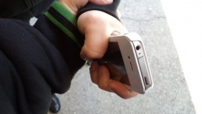 Младеж задигна телефон от магазин във Врачанско съобщиха от МВР