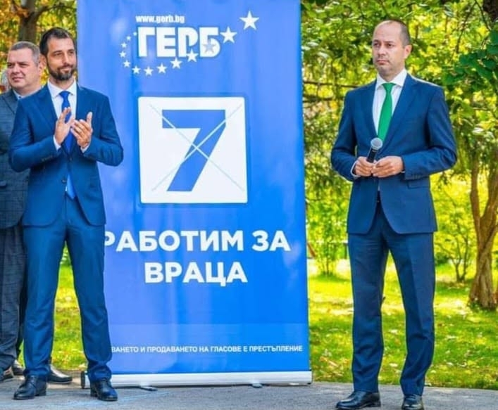 Общинският съветник от ГЕРБ Димитър Алексиев успя да прилапа апетитен