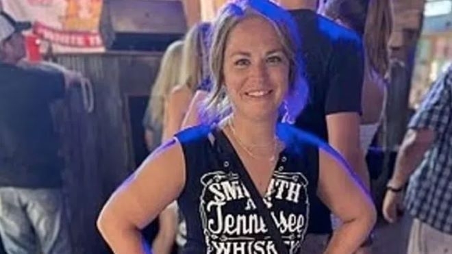 Задържаха учителка, изнасилила ученик