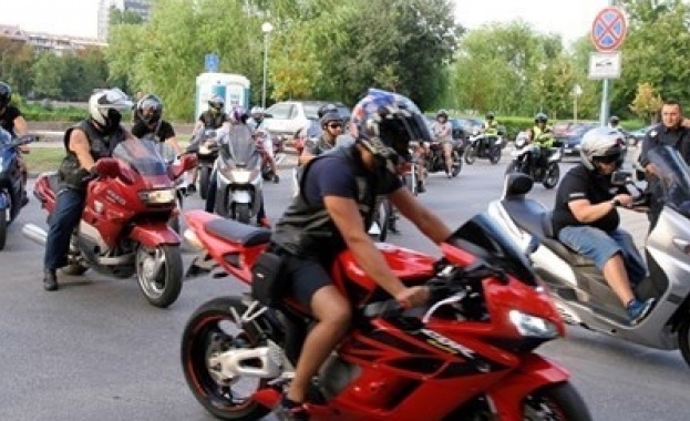 Рокерско шествие на мотористи от Враца подкрепи продължаващия протест на