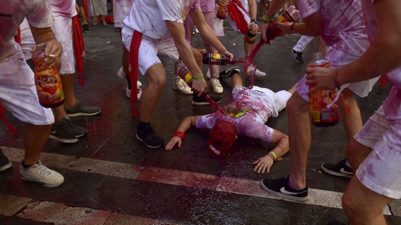 С традиционния фойерверк започна фестивалът Сан Фермин в Памплона Испания