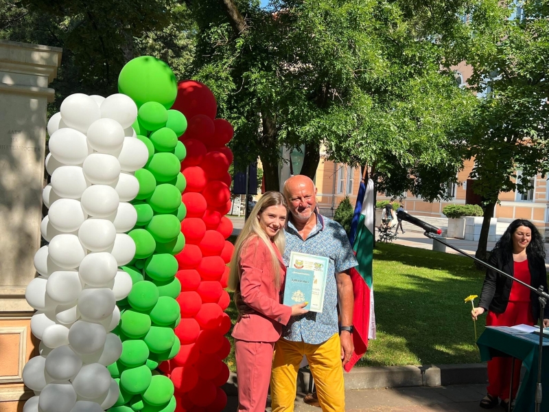 На официална церемония връчиха дипломите на 115 ия юбилеен випуск на