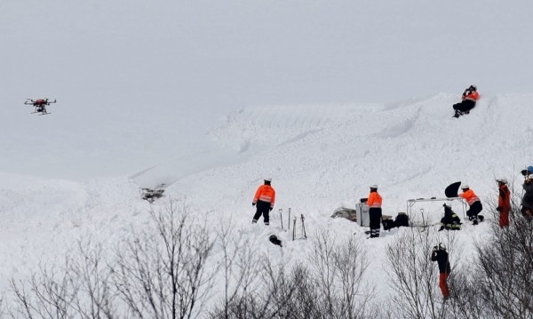 Лавина уби двама скиори в курорт в централната част на