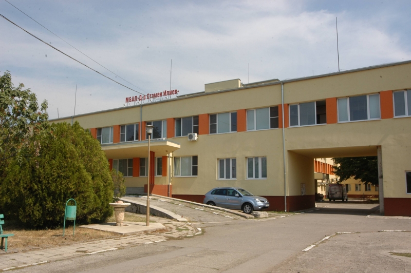 Монтанчани скочиха на лекари в Спешното и разбиха вратата на