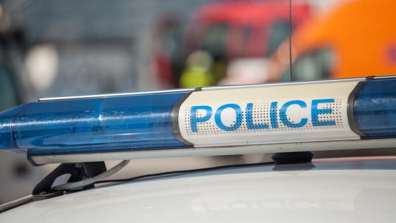 Хванаха служител на МВР който превозвал 31 мигранти в бус