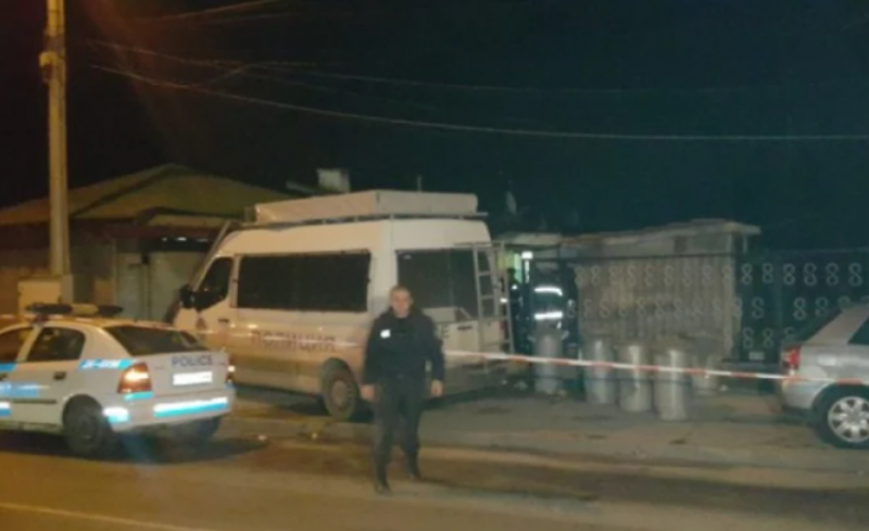 Трима са нахлули в къща в село Дондуково и са