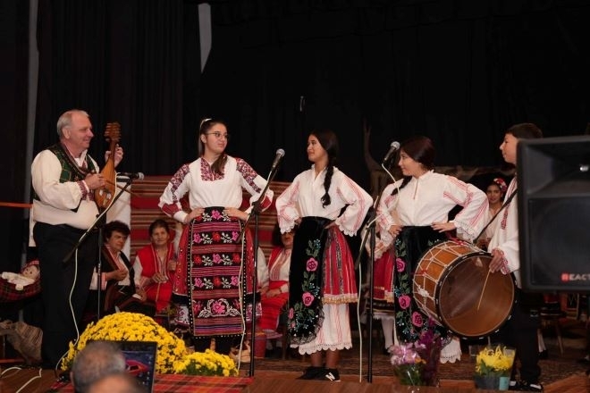 Фолклорен празник „Седянка се кладеше“ се проведе във врачанското село Вировско /снимки/