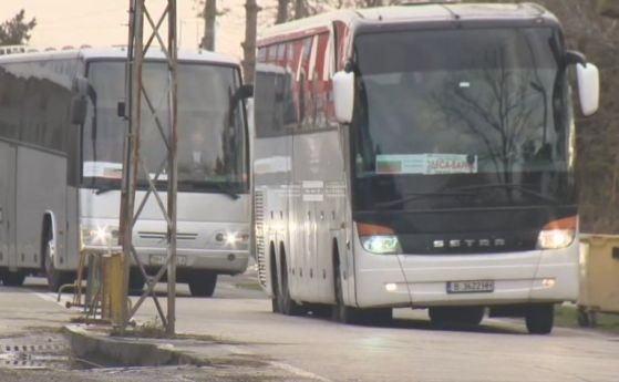Първите евакуирани българи от Украйна пристигнаха в страната Те преминаха паспортен контрол