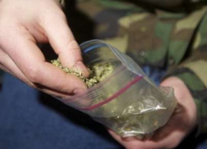 Полицаи намериха и иззеха наркотици от дома на хлапак във