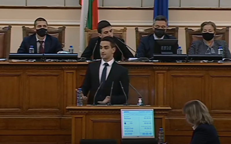 Младият депутат от „Продължаваме промяната” Радослав Василев претърпя рядко виждан