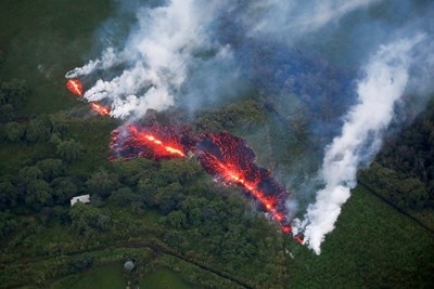 Експлозиите във вулкана Килауеа на Хавайските острови се засилиха вчера