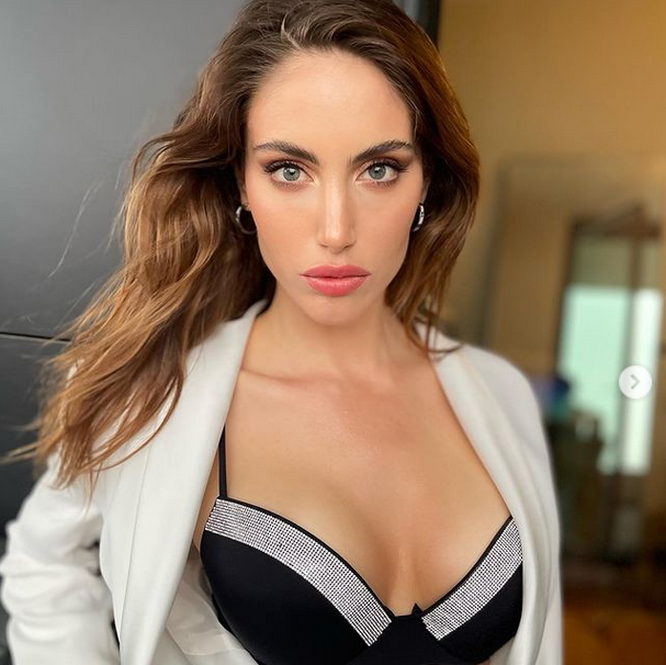 Италианският модел Беатриче Маркети роди дете на скандалния гръцки милионер