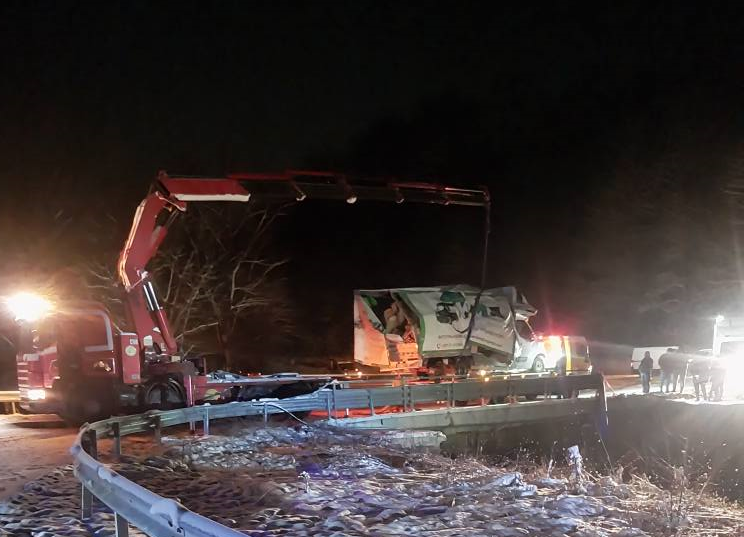 Зрелищна катастрофа блокира движението край Лютидол научи само агенция BulNews Пътният