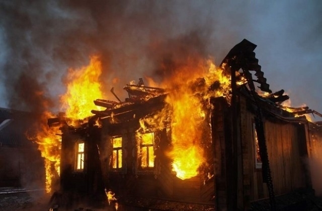 Пожар е избухнал във вила във Врачанско, съобщиха от полицията