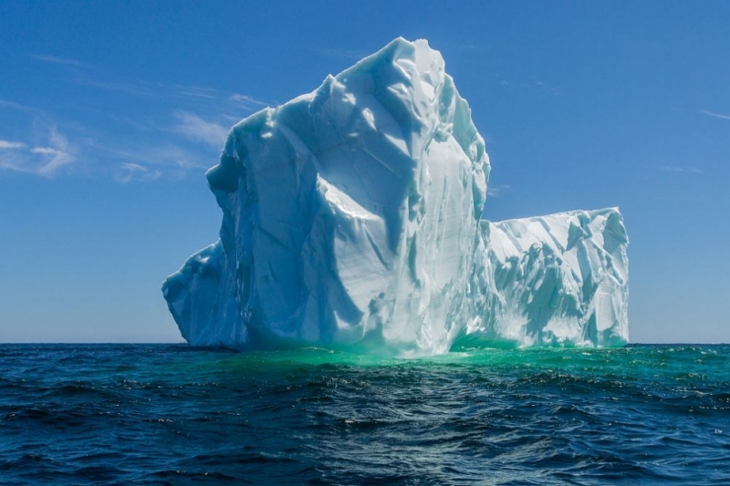 Най големият айсберг в света се движи след като повече от