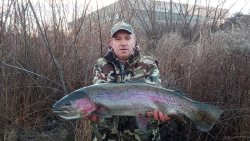 Десетки рибари от цялата страна се събраха край бреговете на