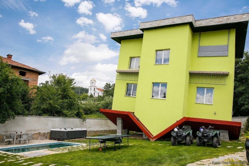 Бизнесменът Валентин Четрафилов заключи в къща за гости проверяващи от