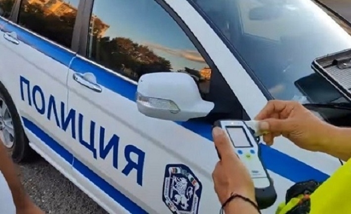 За закуска: Хванаха подпийнал шофьор да юрка колата си из Враца