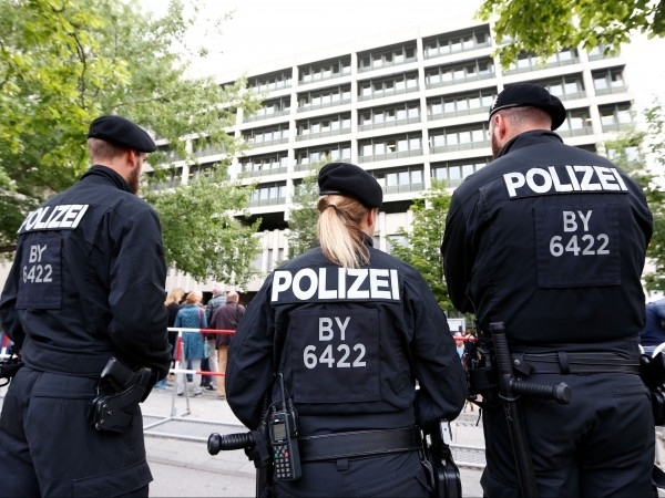 Двама бездомни мъже бяха залени с леснозапалимо вещество и запалени