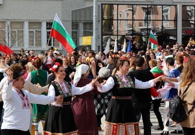 Традиционната инициатива Пробуждане с хоро за възраждане на българщината която