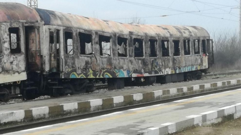 Пет вагона се запалиха в депо Надежда в столицата съобщава