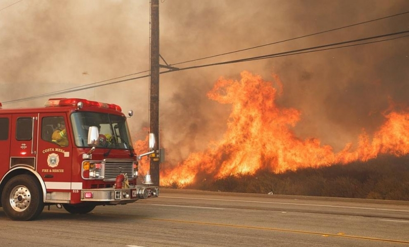 В Калифорния продължава борбата с горските пожари Заради силния вятър