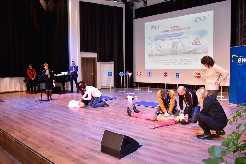 Повече от 300 ученици студенти представители на институциите участваха във