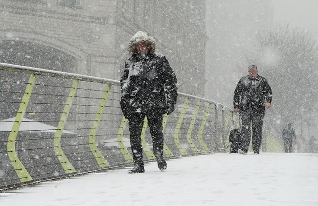 Снежен хаос обхваща големи области от Великобриатния Чудовището от Изтока