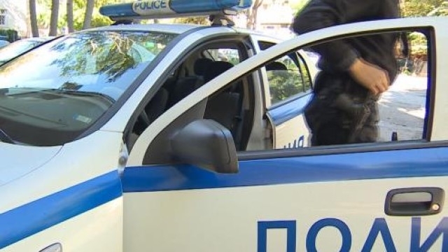 Вчера около обяд служители на група Миграция при областната дирекция