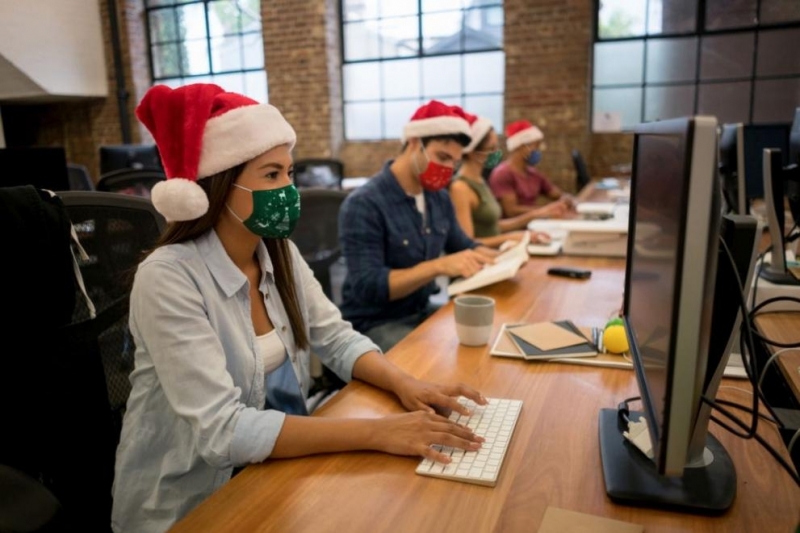 Заради съвпадането на 25 и 26 декември 2021 г с