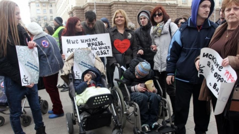 Новата точкова система може да остави децата с увреждания без