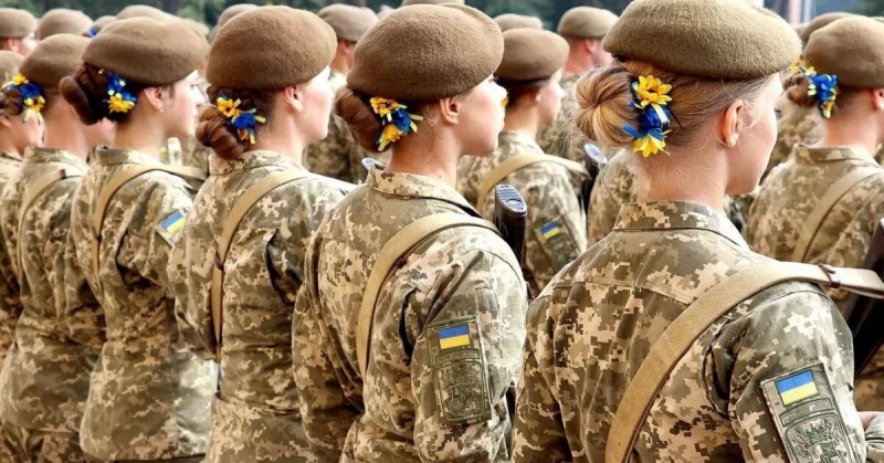 Над 40 000 жени служат в украинската армия, 5 000 от тях се бият срещу Русия