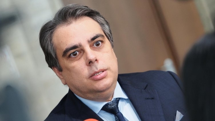 Още след 8 юли когато България беше приета окончателно в