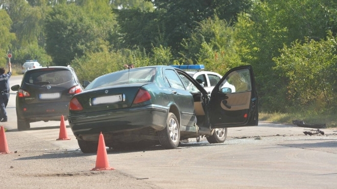 33 годишен мъж е пострадал при катастрофа на два автомобила във