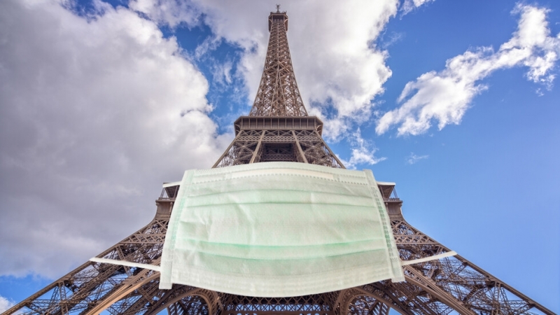 Париж направи задължително носенето на предпазни маски дори на открито