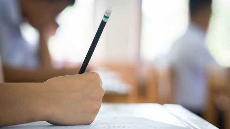 Излязоха резултатите от НВО и матурите Резултатите може да видите  
Близо