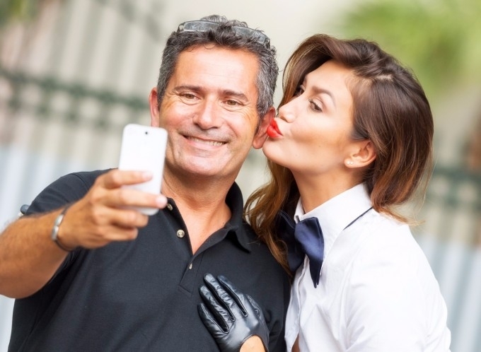 Голямата възрастова разлика над 10 години между партньорите в една