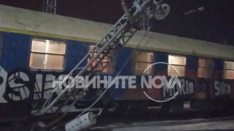 Вагон от влака Бургас София дерайлира на Централна гара съобщава Нова
